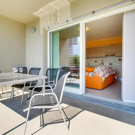 Orange Lake View Apartment Gera Lario